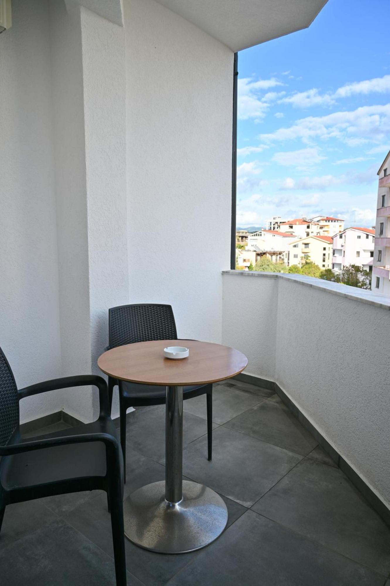 Monduro Hotel Durrës Extérieur photo