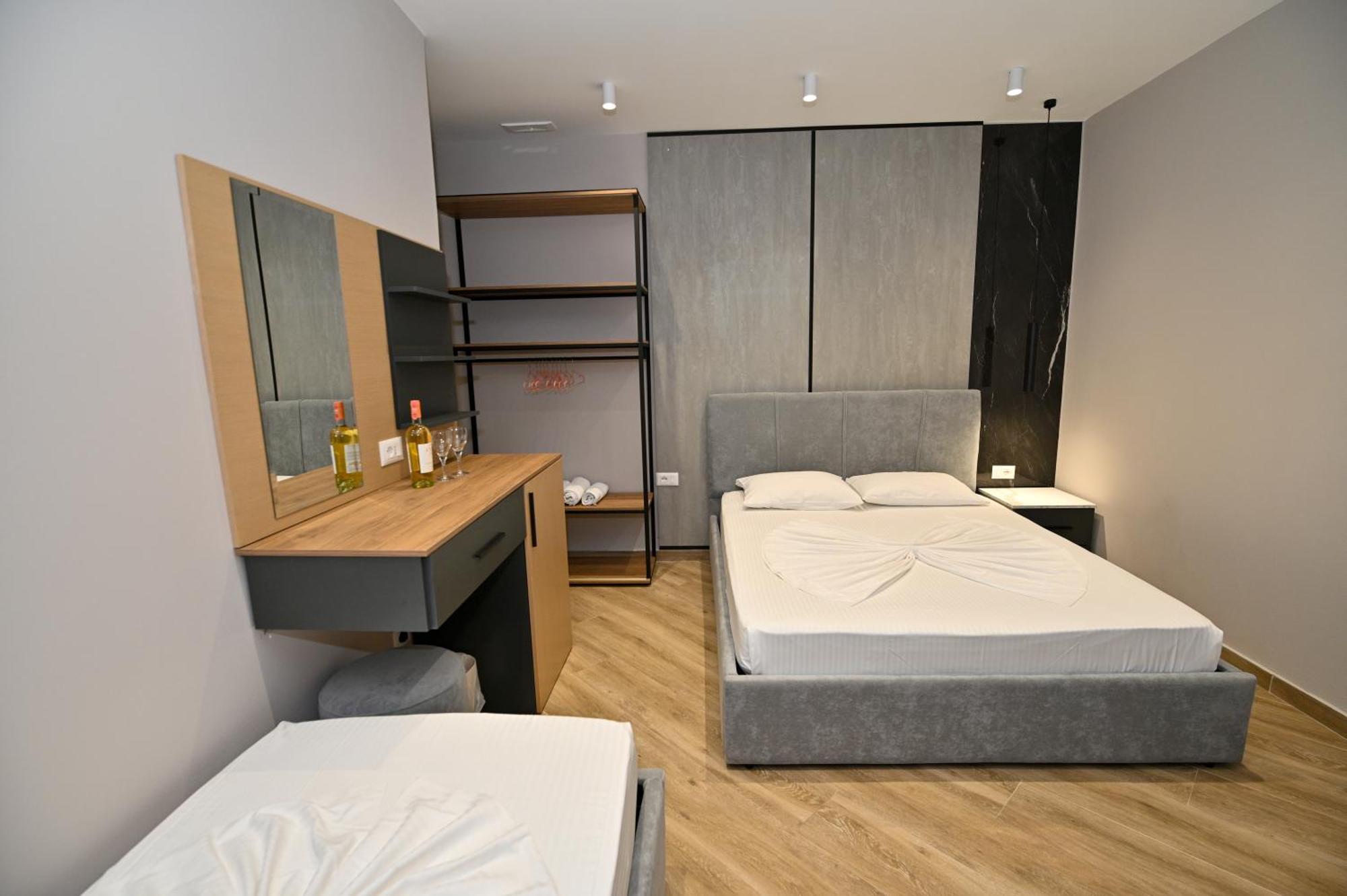 Monduro Hotel Durrës Extérieur photo
