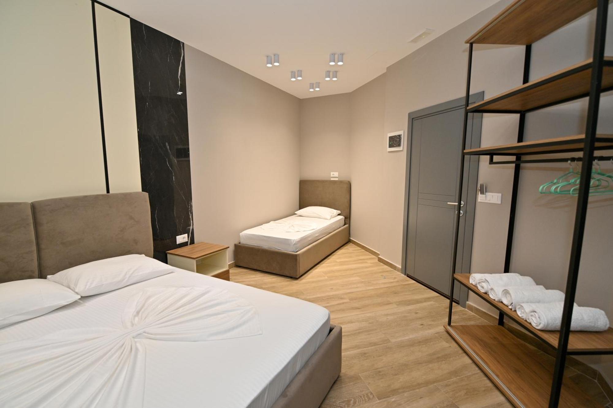 Monduro Hotel Durrës Extérieur photo