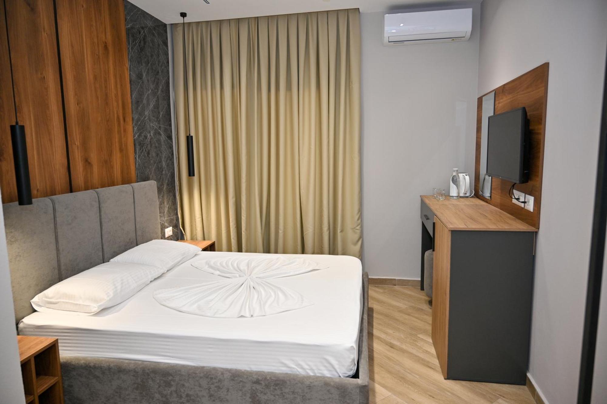 Monduro Hotel Durrës Extérieur photo